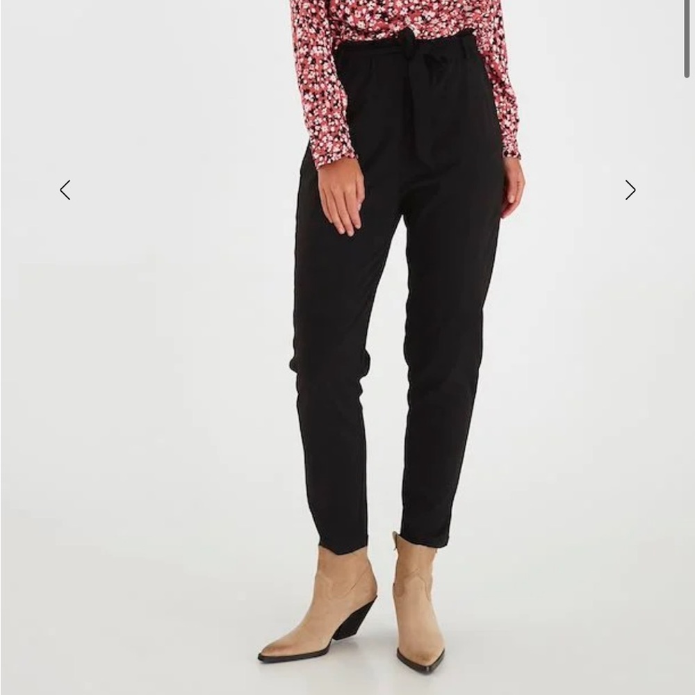 NWT - B. Young Paper Bag Style Ankle Pant